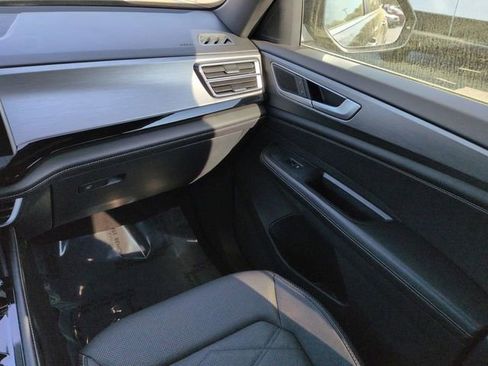 Used 2024 Volkswagen Atlas Cross Sport SE image 19