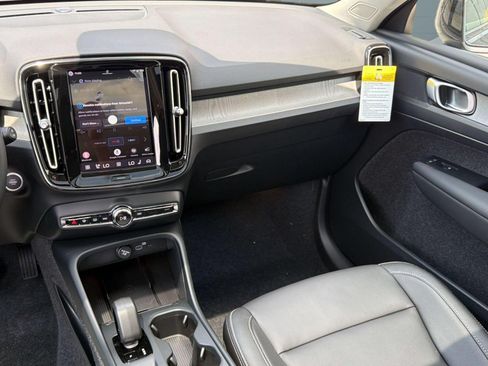 New 2026 Volvo XC40 B5 Core w/ Climate Package AWD/4WD image 28