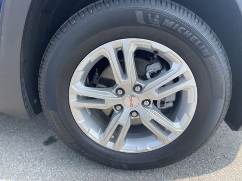 Used 2023 GMC Terrain SLE image 32