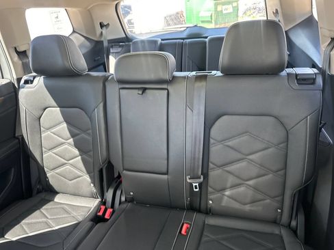 Used 2025 Volkswagen Atlas SE w/ Panoramic Sunroof Package FWD image 21