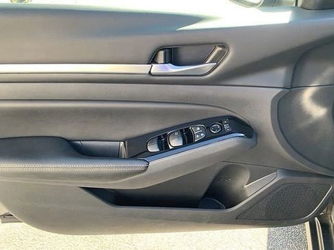 Used 2023 Nissan Altima 2.5 SV image 19