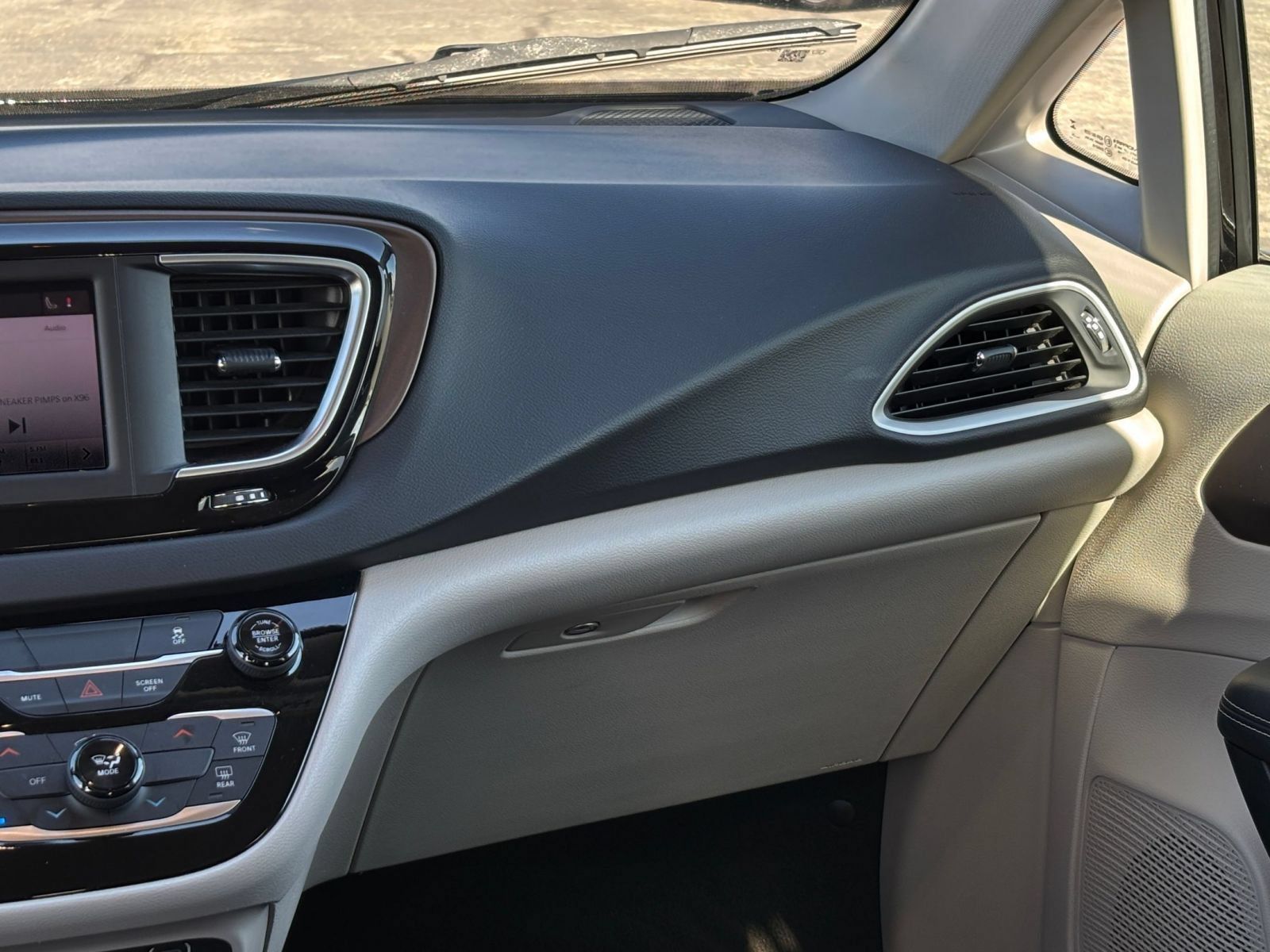 Used 2024 Chrysler Voyager LX FWD image 37