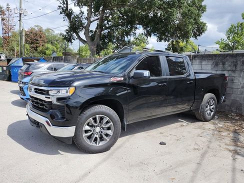 Used 2023 Chevrolet Silverado 1500 LT AWD/4WD image 2