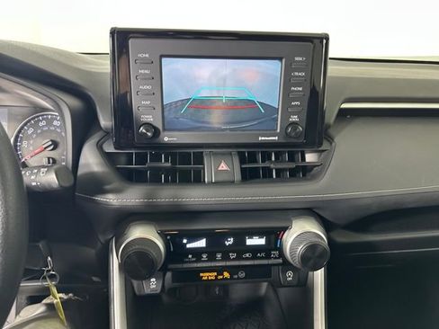 Used 2021 Toyota RAV4 LE image 22