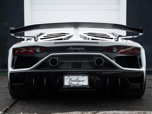 Used 2019 Lamborghini Aventador SVJ AWD/4WD image 5