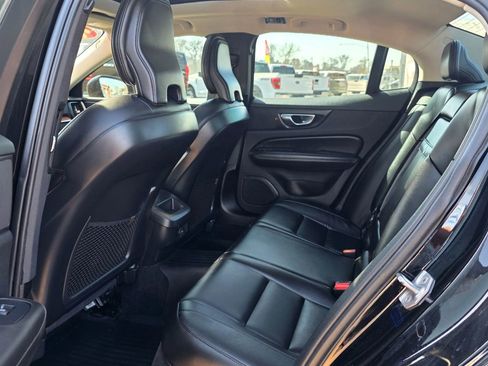 Used 2022 Volvo S60 B5 Inscription image 17