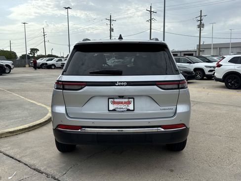 Used 2024 Jeep Grand Cherokee Laredo RWD image 6