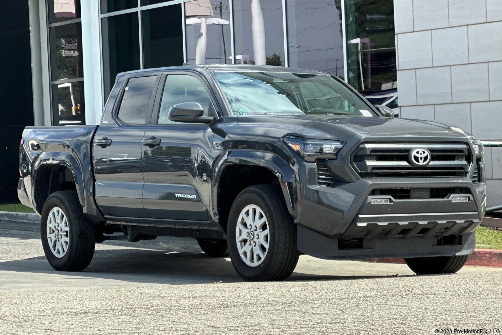 Used 2025 Toyota Tacoma SR5 AWD/4WD image 1