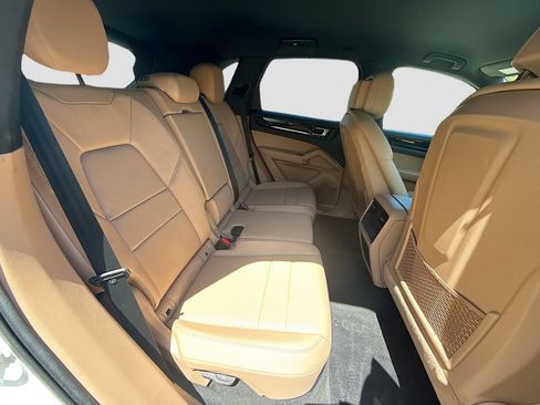 Used 2023 Porsche Cayenne AWD/4WD image 28