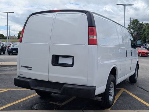 Used 2014 Chevrolet Express 2500 RWD image 3