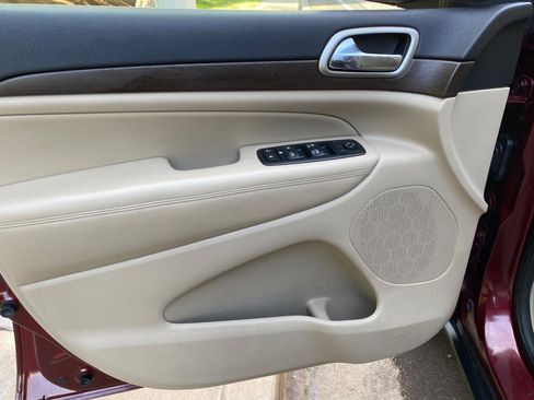 Used 2016 Jeep Grand Cherokee Laredo image 28