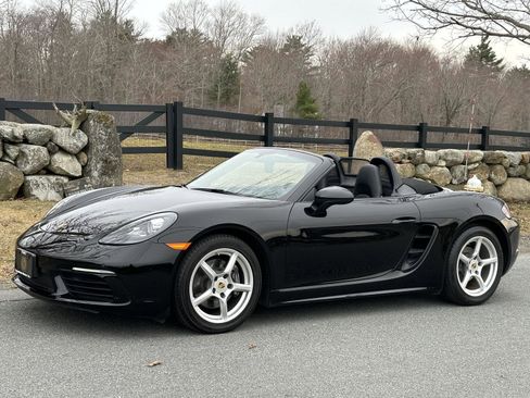 Used 2018 Porsche 718 Boxster image 12