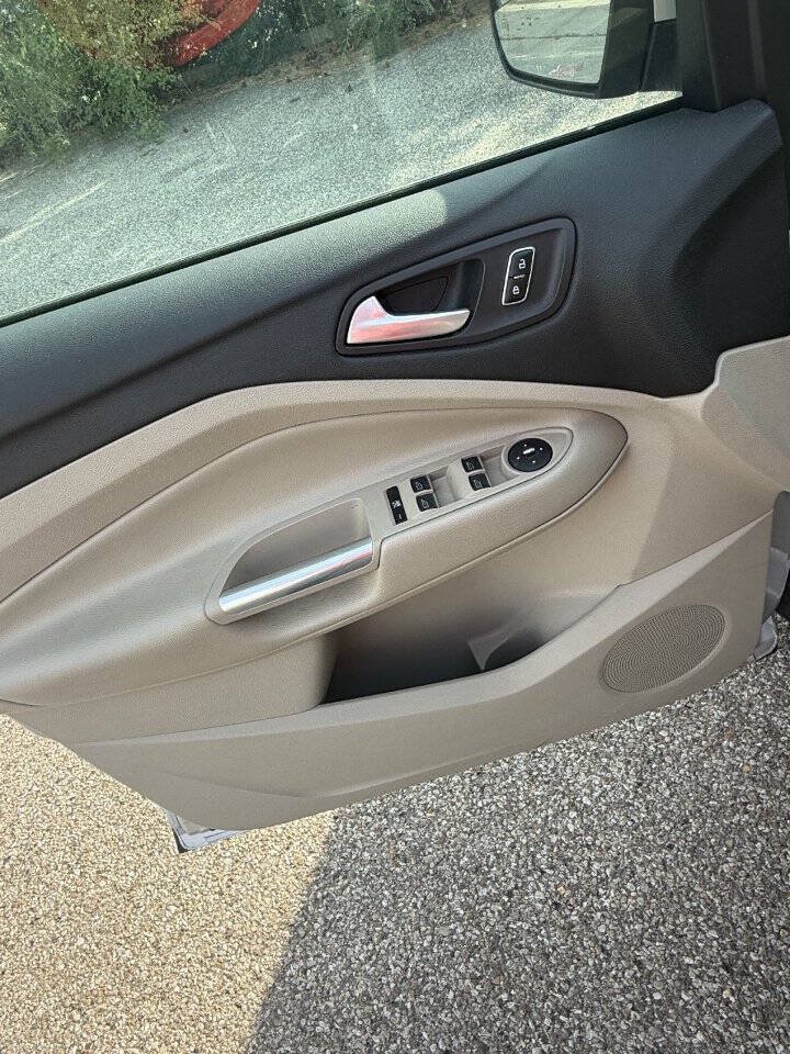 Used 2014 Ford Escape SE w/ Equipment Group 201A FWD image 10