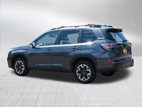 Used 2025 Subaru Forester Premium AWD/4WD image 5