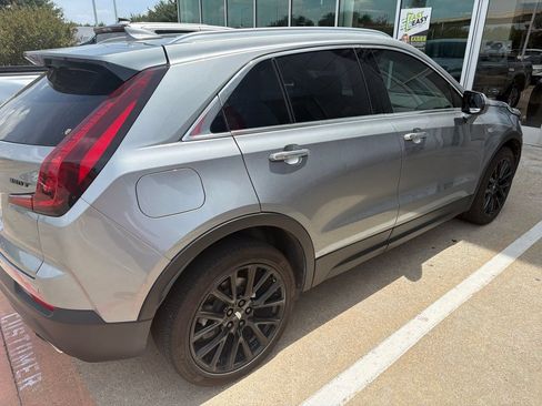 Used 2023 Cadillac XT4 Luxury w/ LPO, Onyx Lite Package FWD image 3
