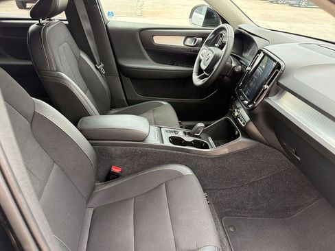 Used 2020 Volvo XC40 T4 Momentum FWD image 29