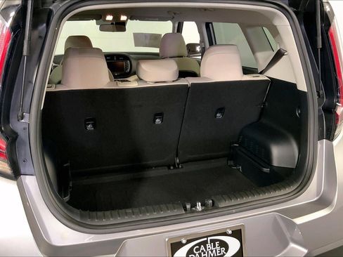 Used 2025 Kia Soul LX image 4