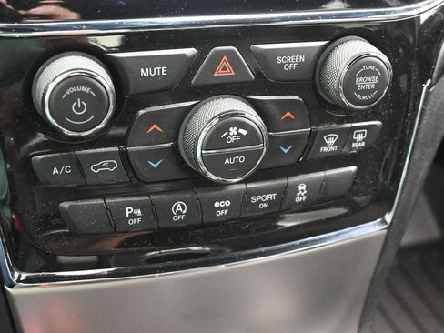 Used 2021 Jeep Grand Cherokee Laredo X image 13