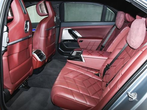 Used 2023 BMW i7 xDrive60 image 80