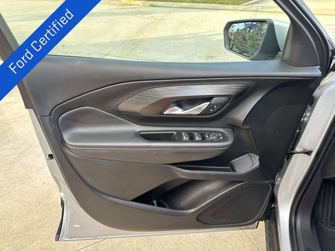 Used 2022 GMC Terrain SLE w/ Elevation Edition image 21