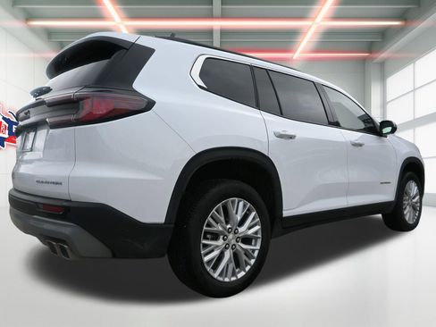 Used 2026 GMC Acadia Elevation w/ Elevation Premium Package FWD image 3