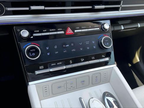 Used 2025 Hyundai Santa Fe Calligraphy FWD image 30