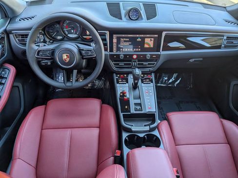 Certified 2025 Porsche Macan AWD/4WD image 23