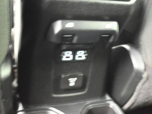 Used 2018 Jeep Wrangler Unlimited Sahara AWD/4WD image 19