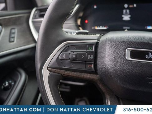 Used 2023 Jeep Grand Cherokee Limited w/ Black Appearance Package AWD/4WD image 14