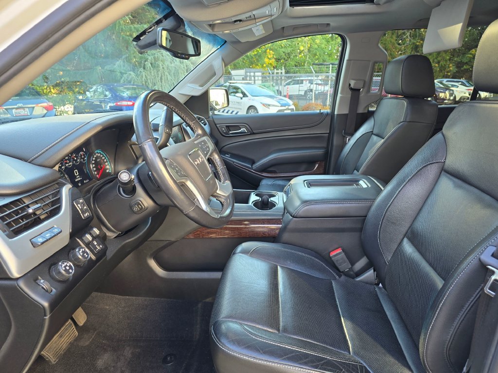 Used 2019 GMC Yukon SLT w/ Graphite Performance Edition AWD/4WD image 7
