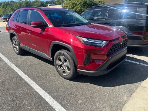 Used 2025 Toyota RAV4 XLE AWD/4WD image 2