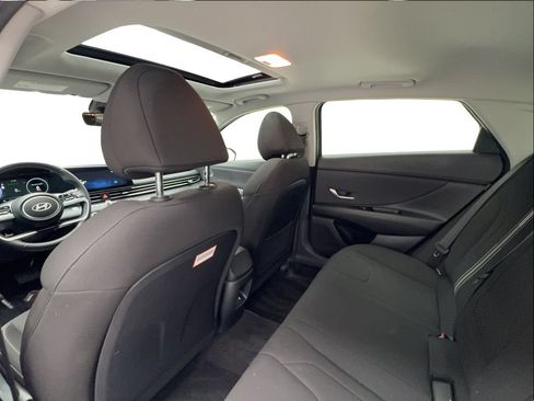 Used 2025 Hyundai Elantra SEL FWD image 24