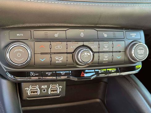 Used 2022 Dodge Durango GT image 25