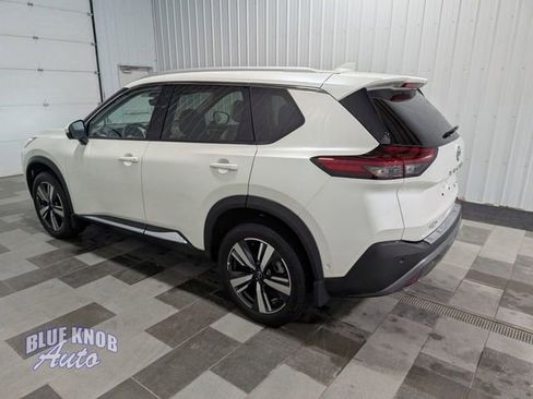 Used 2023 Nissan Rogue SL w/ SL Premium Package image 2