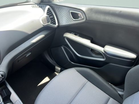 Certified 2025 Kia Soul LX w/ LX Technology Package FWD image 16