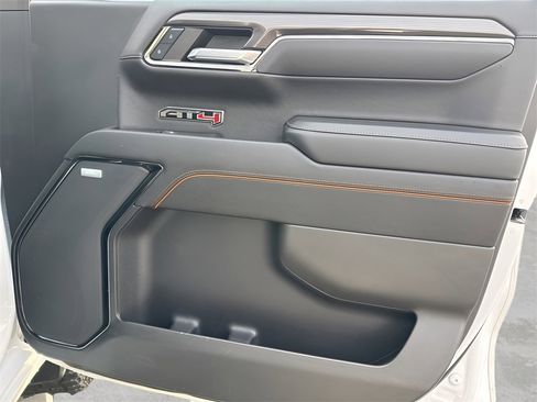 Used 2023 GMC Sierra 1500 AT4 image 9