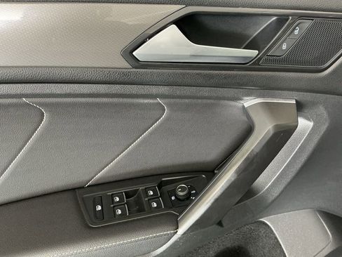 Used 2022 Volkswagen Tiguan SE image 17