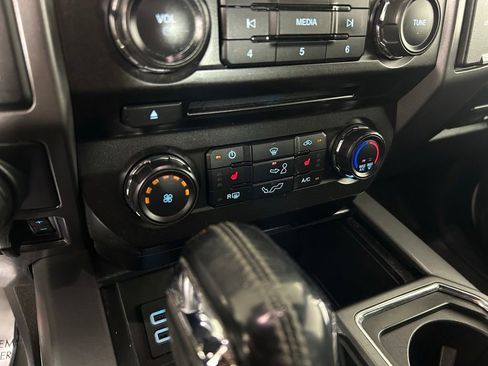 Used 2018 Ford F150 XLT w/ Equipment Group 302A Luxury AWD/4WD image 9