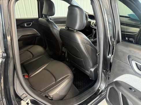 Used 2024 Jeep Compass Latitude AWD/4WD image 18