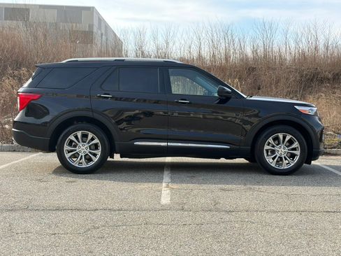 Used 2024 Ford Explorer Limited image 9