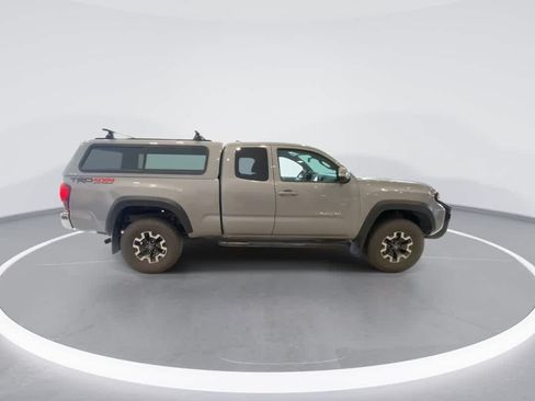 Used 2019 Toyota Tacoma TRD Off-Road w/ TRD Premium Off Road Package AWD/4WD image 9
