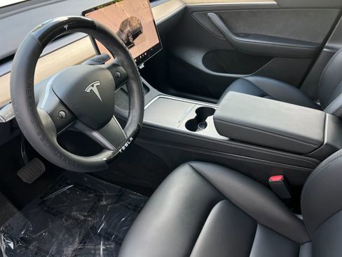 Used 2023 Tesla Model Y Long Range image 12