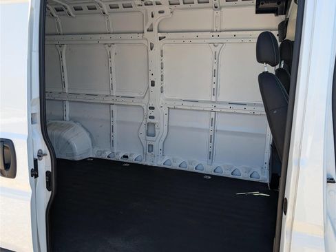 Used 2024 RAM ProMaster 2500 w/ Convenience Group FWD image 11