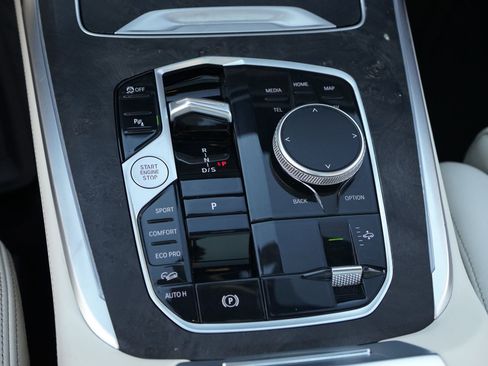 Used 2024 BMW X7 xDrive40i w/ M Sport Package image 19