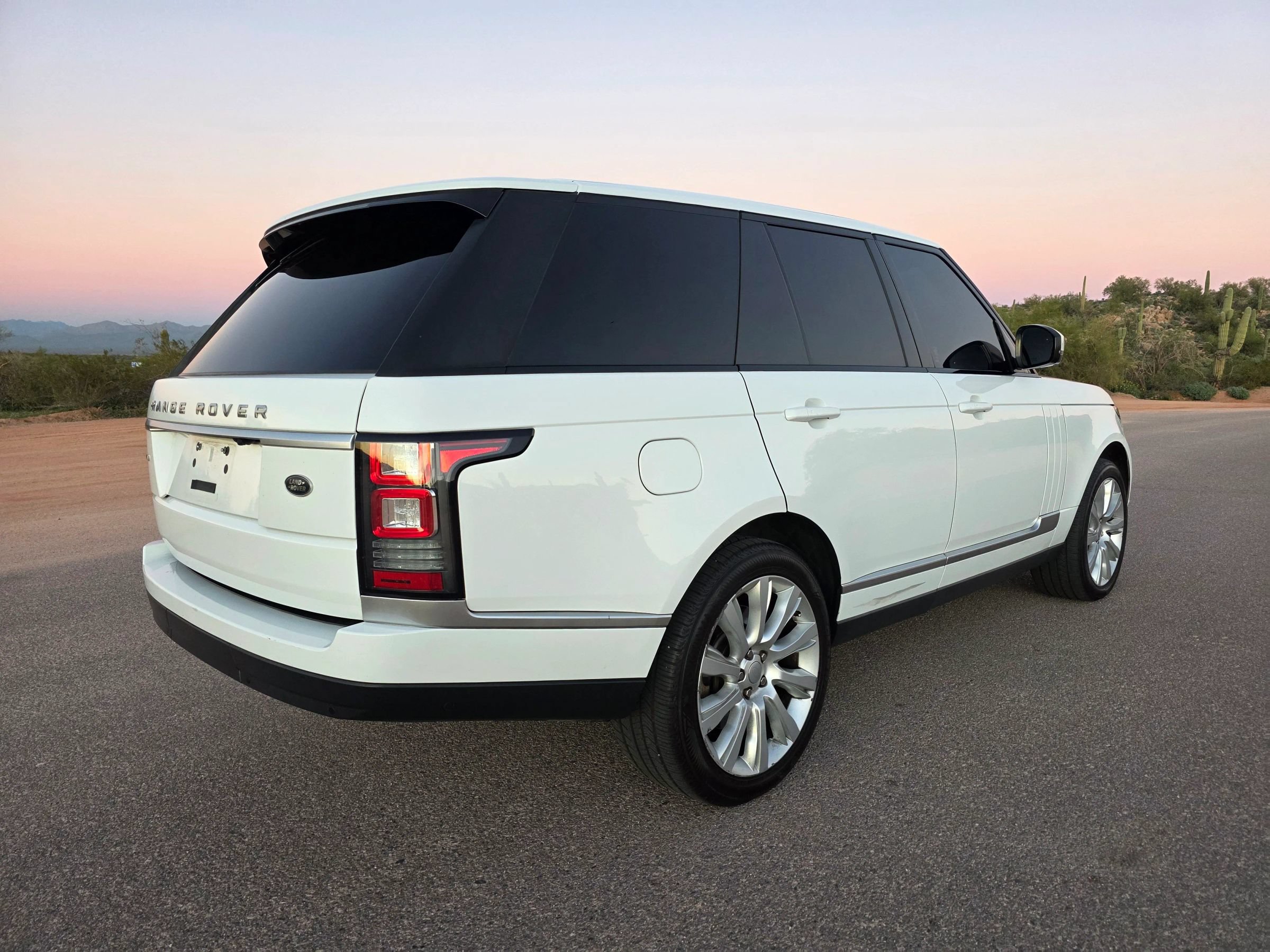Used 2016 Land Rover Range Rover Supercharged AWD/4WD image 5