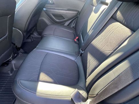Used 2018 Chevrolet Trax LT w/ LT Convenience Package image 10
