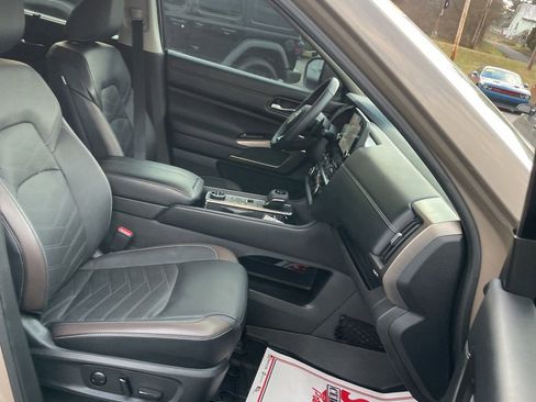 Used 2024 Nissan Pathfinder Platinum w/ Cargo Package image 7