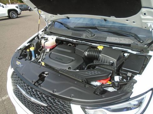 Certified 2024 Chrysler Pacifica Pinnacle image 26