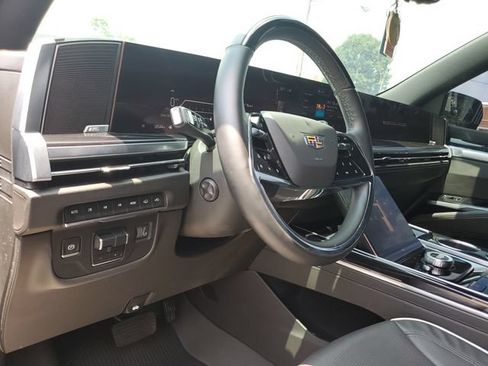 Certified 2025 Cadillac Escalade Sport w/ Touring Package AWD/4WD image 19