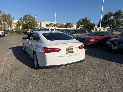 Used 2018 Chevrolet Malibu LT FWD image 4